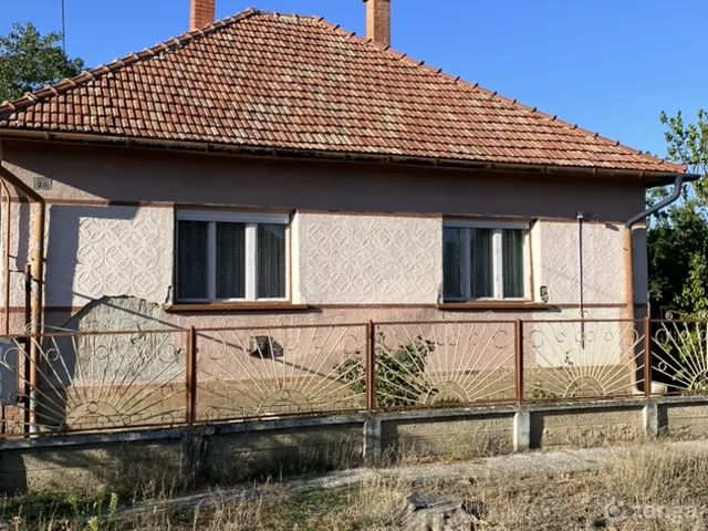 Eladó ház Besenyszög 70 nm