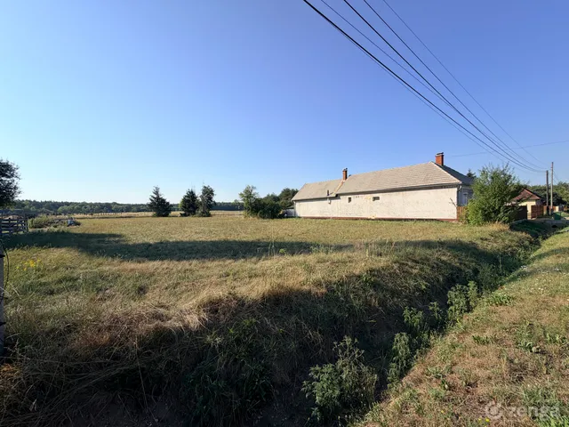 Eladó telek Szőce 2117 nm