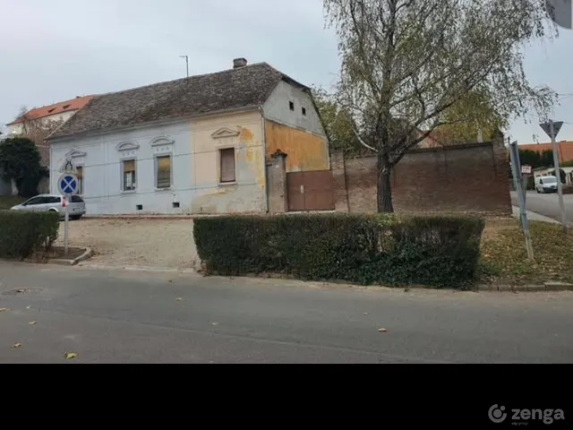 Eladó ház Siklós, Postaszállás 200 nm
