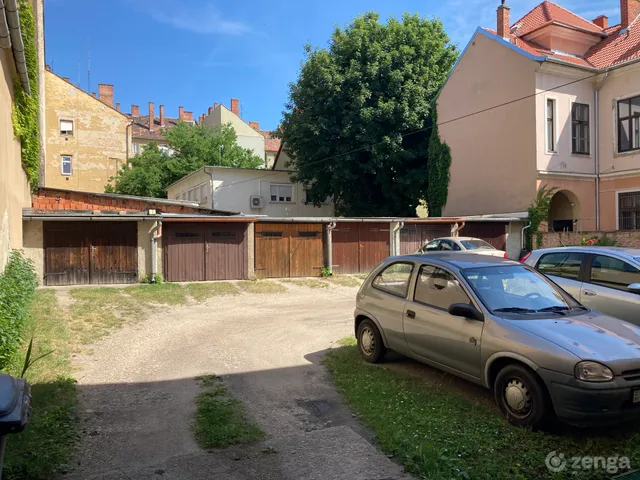 Eladó garázs Szombathely, Belváros 15 nm
