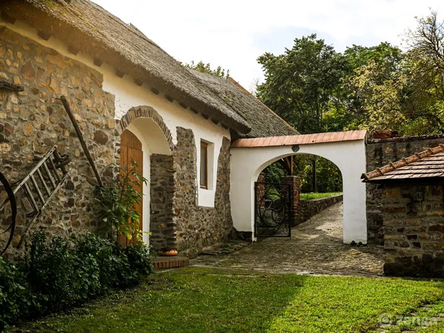 Eladó ház Salföld 320 nm