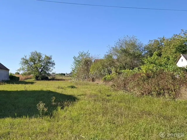 Eladó telek Püspökmolnári 3330 nm
