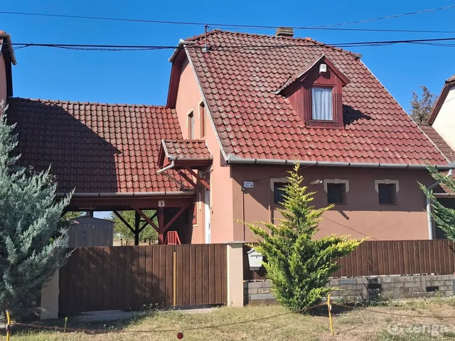 Eladó lakás Mezőcsát, Üdülőövezet 78 nm