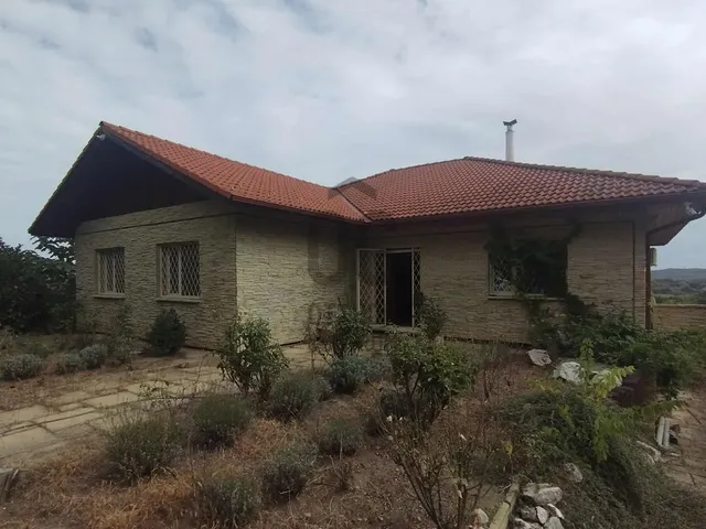 Eladó ház Csomád 330 nm