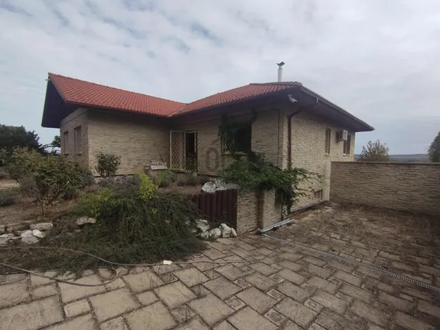 Eladó ház Csomád 330 nm