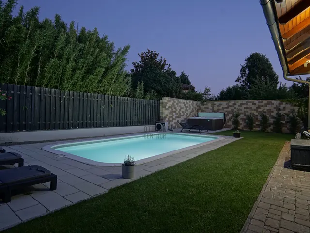 Eladó ház Dunakeszi 290 nm