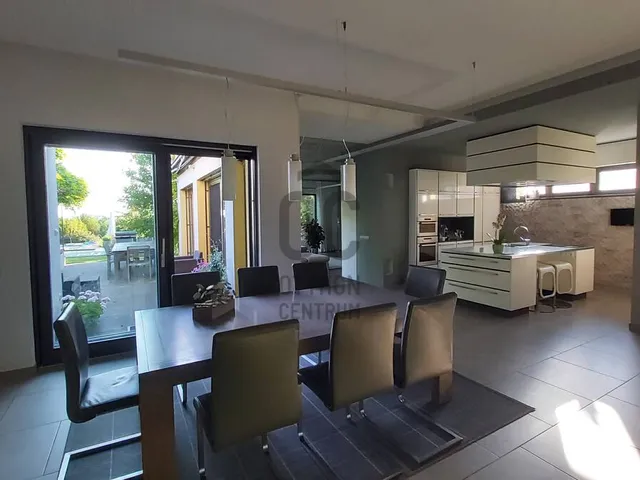 Kiadó ház Szada 340 nm