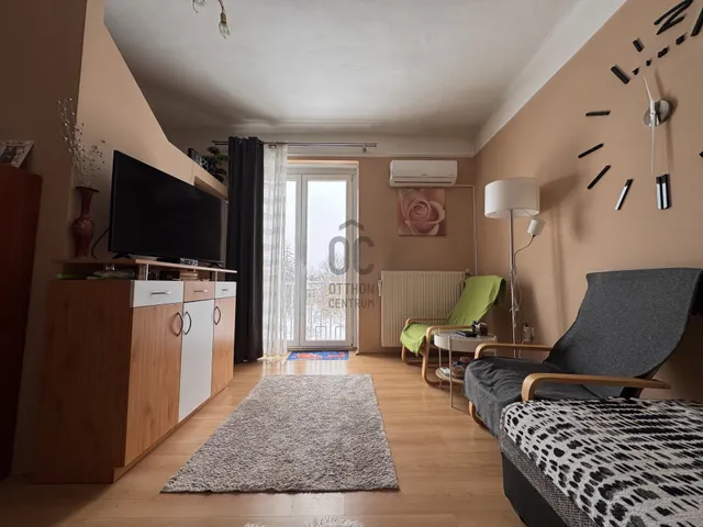 Eladó lakás Fót