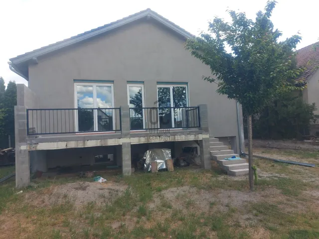 Eladó ház Szigetmonostor 223 nm