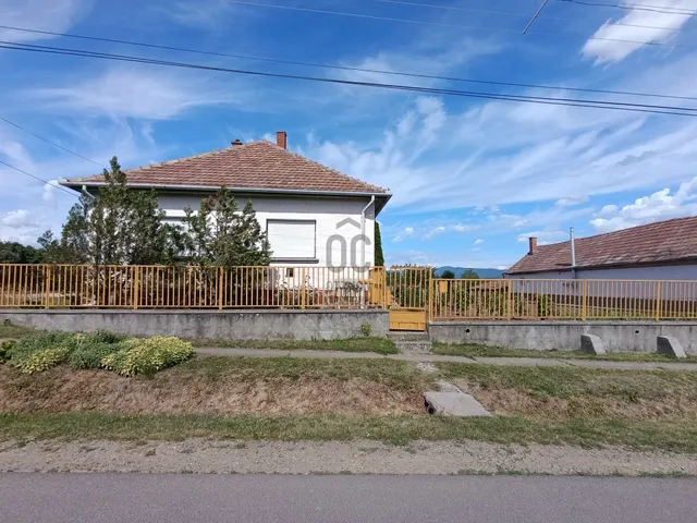 Eladó ház Csécse 72 nm