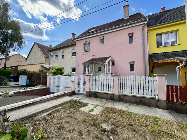 Eladó ház Vác, Deákvár 197 nm