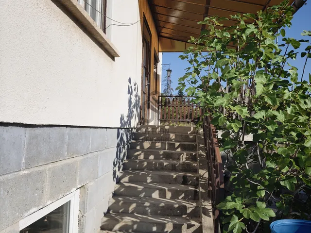 Eladó ház Dunakeszi, Alag 76 nm
