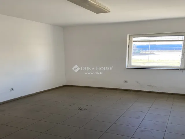 Kiadó kereskedelmi és ipari ingatlan Tatabánya 2000 nm
