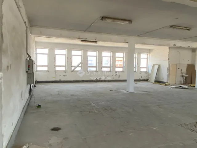 Kiadó kereskedelmi és ipari ingatlan Tatabánya 915 nm