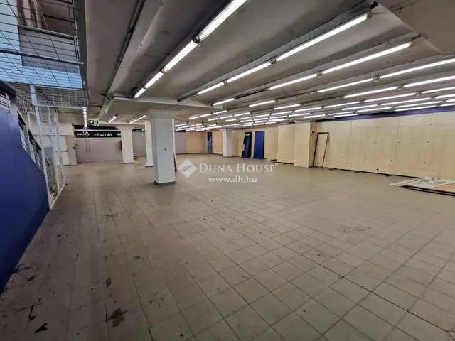 Kiadó kereskedelmi és ipari ingatlan Tatabánya, Újváros 950 nm