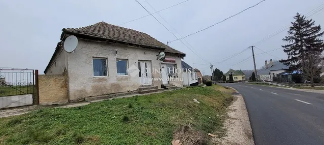 Eladó ház Szákszend 120 nm