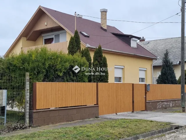 Eladó ház Bábolna 120 nm
