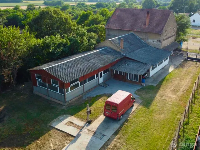 Eladó kereskedelmi és ipari ingatlan Bonyhád 400 nm