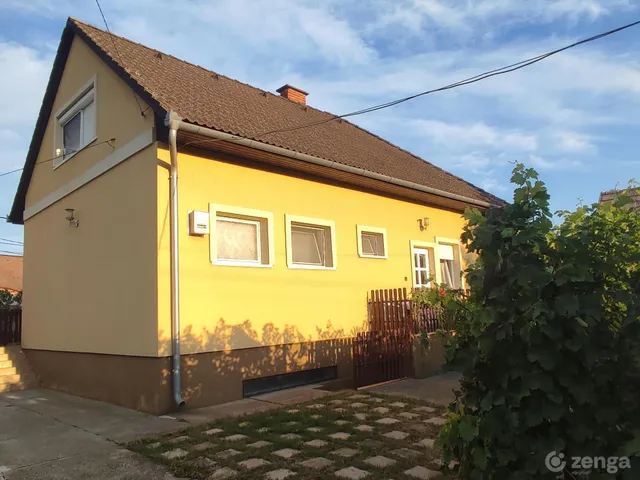 Eladó ház Baja, Szállásváros 200 nm