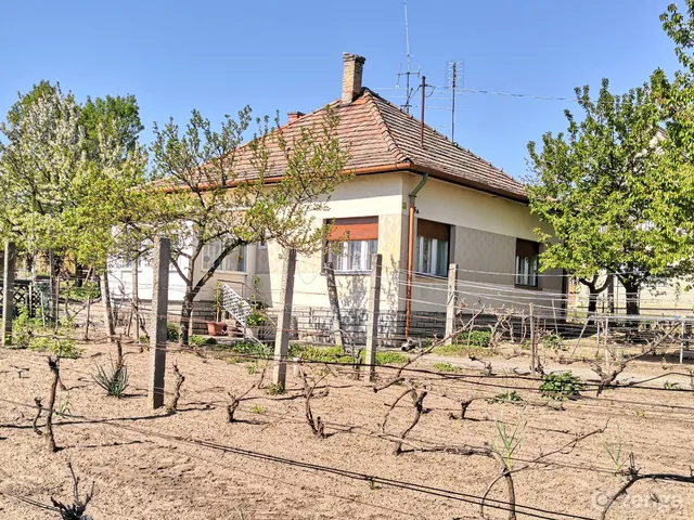 Eladó ház Siójut 74 nm