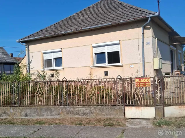 Eladó ház Háromfa 200 nm