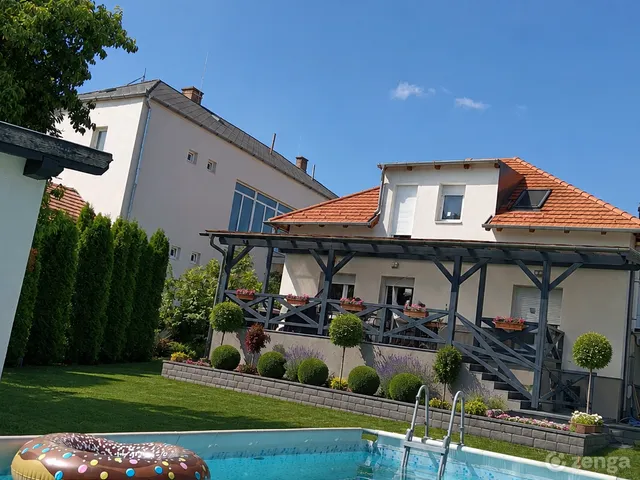Eladó ház Veszprém, Újtelep 270 nm