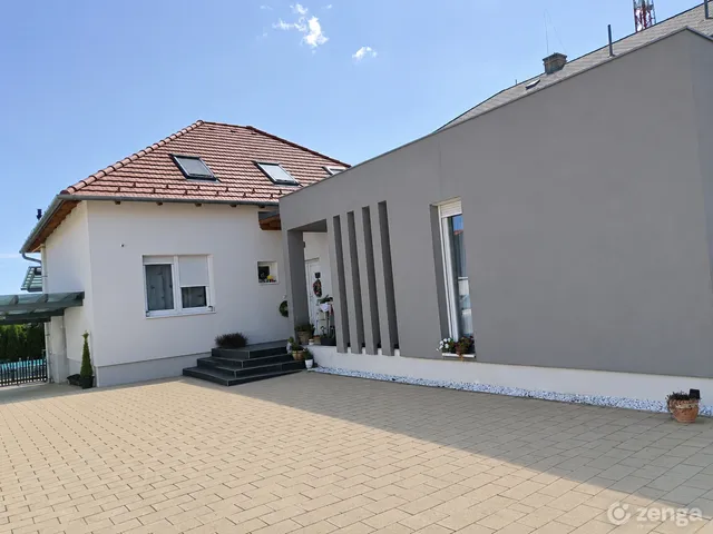 Eladó ház Veszprém, Újtelep, Arany János utca 25 270 nm