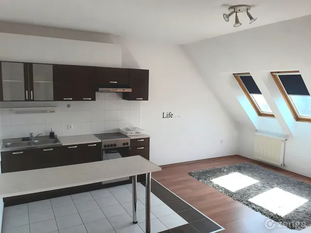 Eladó lakás Győr, Nádorváros 39 nm