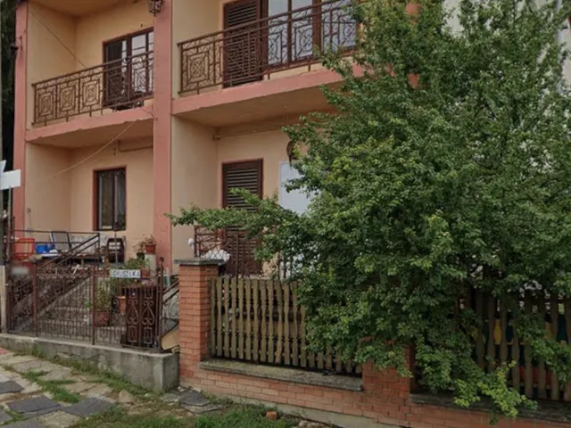 Eladó ház Valkó, Arany János u 1 214 nm