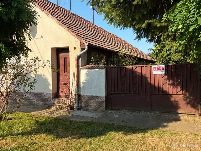 Eladó ház Nagytótfalu, 9 70 nm