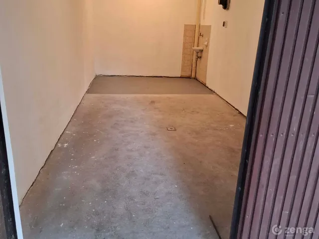 Kiadó garázs Szeged, Belváros 18 nm