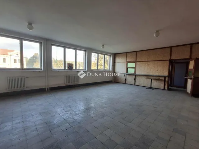 Eladó kereskedelmi és ipari ingatlan Biharkeresztes 360 nm