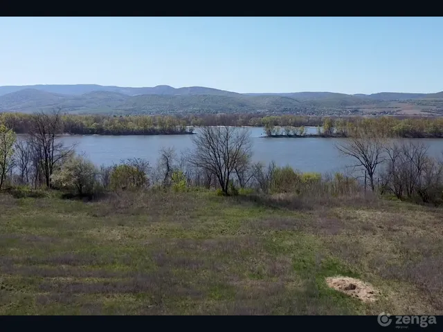Eladó telek Szob 1383 nm