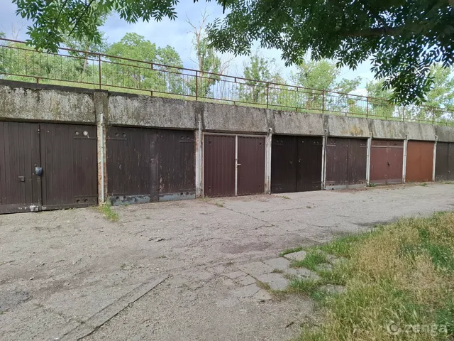 Eladó garázs Szeged, Tarján 13 nm