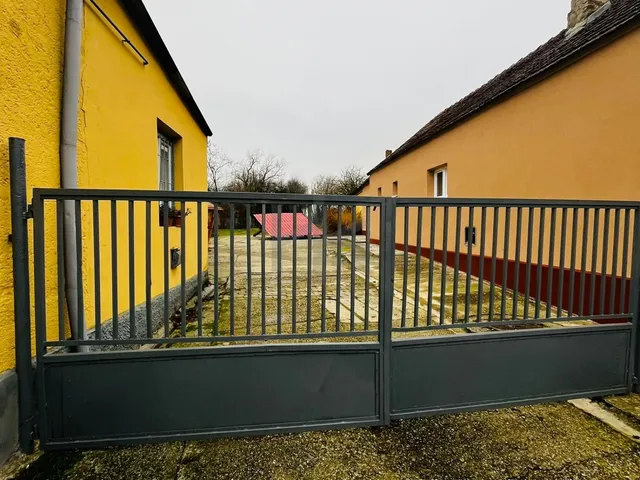 Eladó kereskedelmi és ipari ingatlan Bolhó 134 nm