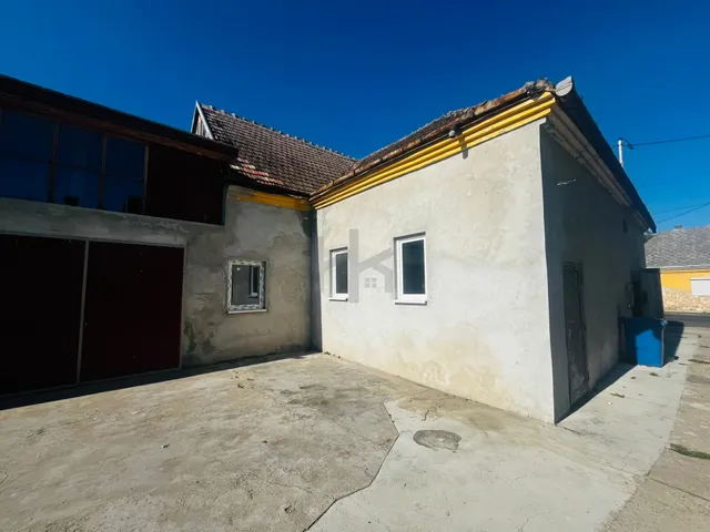 Eladó kereskedelmi és ipari ingatlan Csokonyavisonta 250 nm