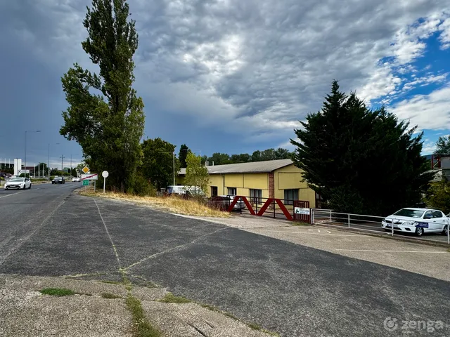 Kiadó kereskedelmi és ipari ingatlan Vác, 2 100 nm