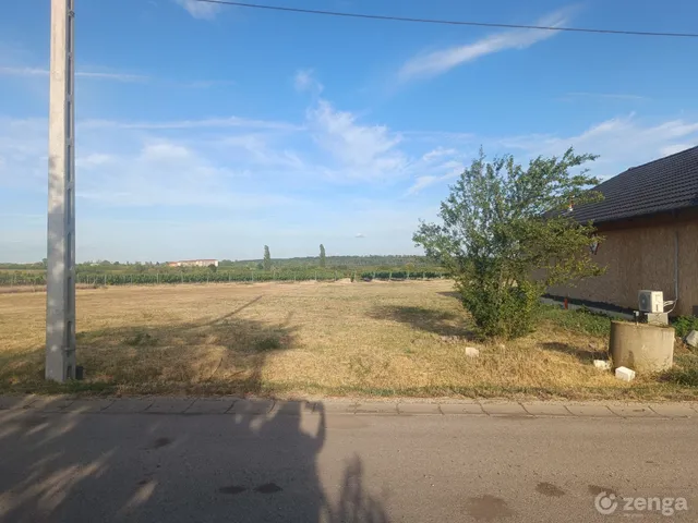 Eladó telek Abasár, Attila út 1096 nm