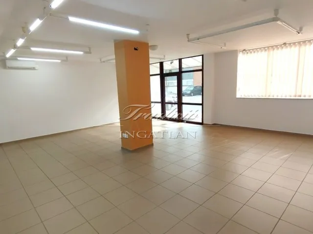Eladó kereskedelmi és ipari ingatlan Győr, Szabadhegy 293 nm