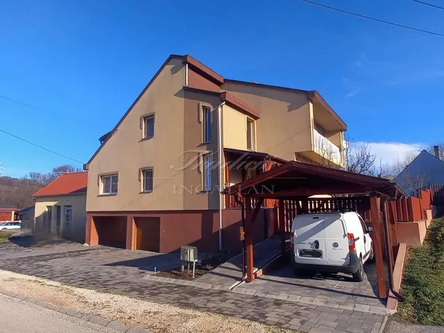 Eladó ház Bakonyszentkirály 205 nm