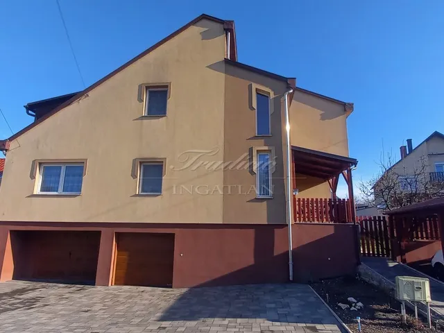 Eladó ház Bakonyszentkirály 205 nm