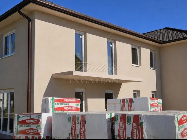 Eladó lakás Bőny 52 nm