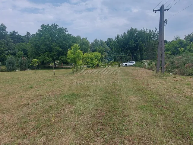 Eladó telek Bőny 2500 nm