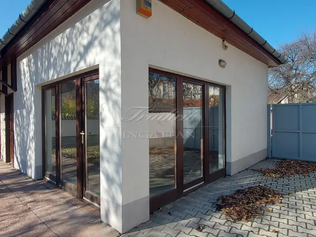 Eladó kereskedelmi és ipari ingatlan Győr, Gyárváros 255 nm