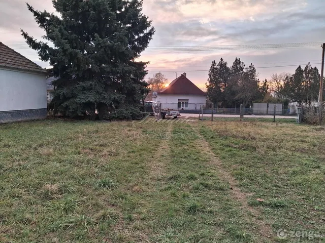 Eladó telek Győrság 5273 nm