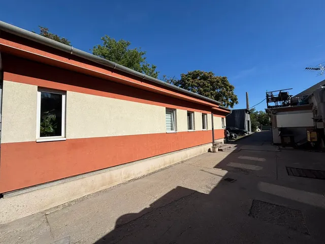 Eladó kereskedelmi és ipari ingatlan Budapest X. kerület, Kőbánya 2200 nm