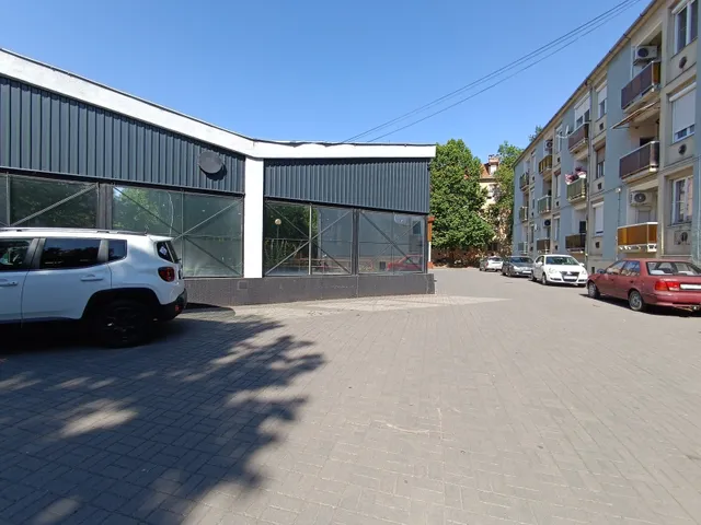 Eladó kereskedelmi és ipari ingatlan Hódmezővásárhely, Csúcs 191 nm