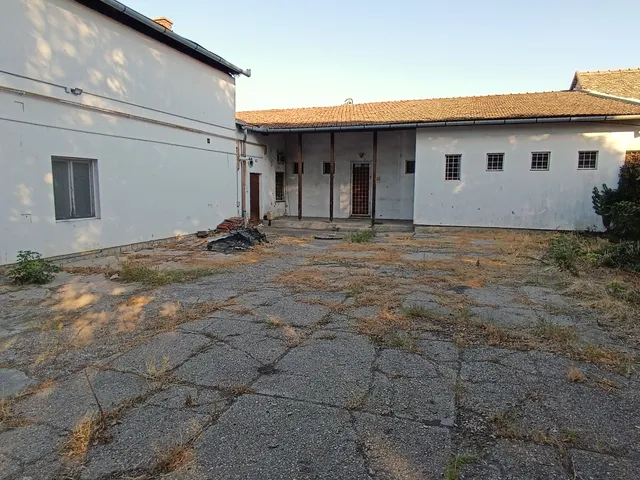 Eladó kereskedelmi és ipari ingatlan Hódmezővásárhely, Hódtó, Bajcsy-Zsilinszky Endre 8 950 nm
