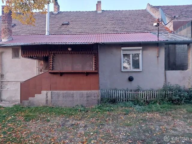 Eladó lakás Komárom 64 nm