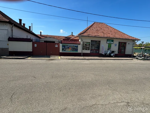 Eladó kereskedelmi és ipari ingatlan Kiskőrös 140 nm